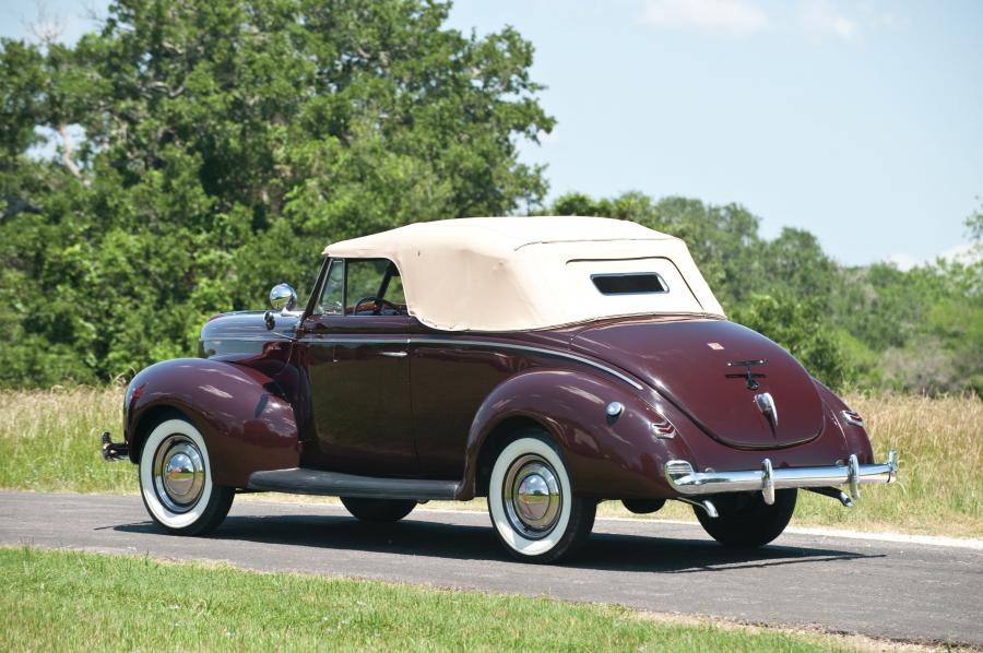  Ford DeLuxe Convertible Coupe 1940 года  (фото 62 из 80)